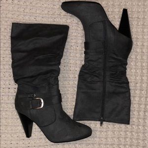 NWT gray suede boots